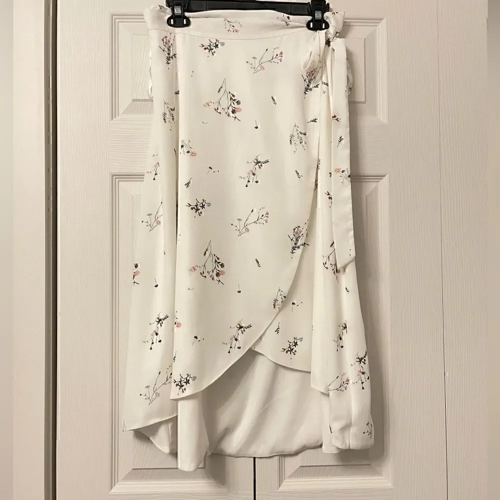 Gianni Bini White Wildflower Floral Flowy Adjustable Tie Waist Wrap Skirt - Picture 3 of 9